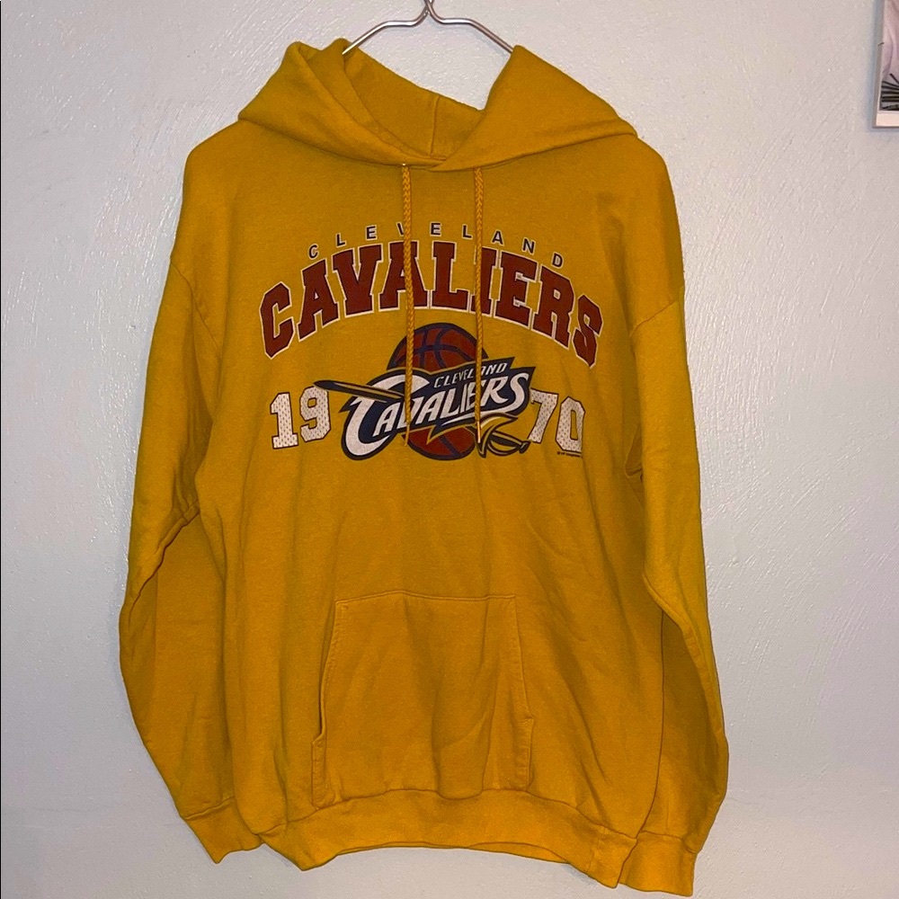 NBA Cleveland Cavaliers Hoodie Sweatshirt Yellow Graphic Medium